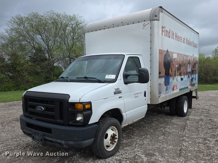 2011 Ford E450 Super Duty delivery van - FI0975