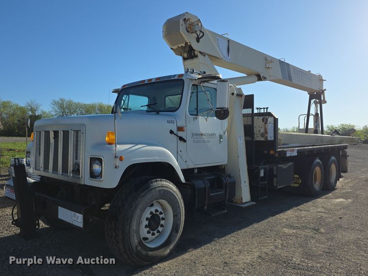 2001 International 2554 crane truck - FI0979