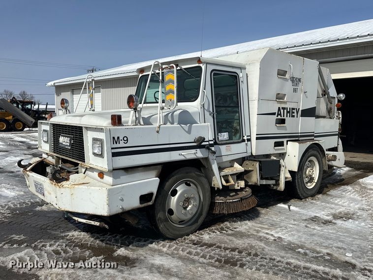 1987 Mobil Sweeper Athey street sweeper truck - FK0039