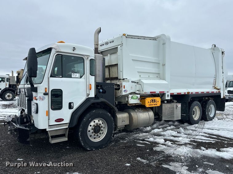 2020 Peterbilt 520 refuse truck - FK0060