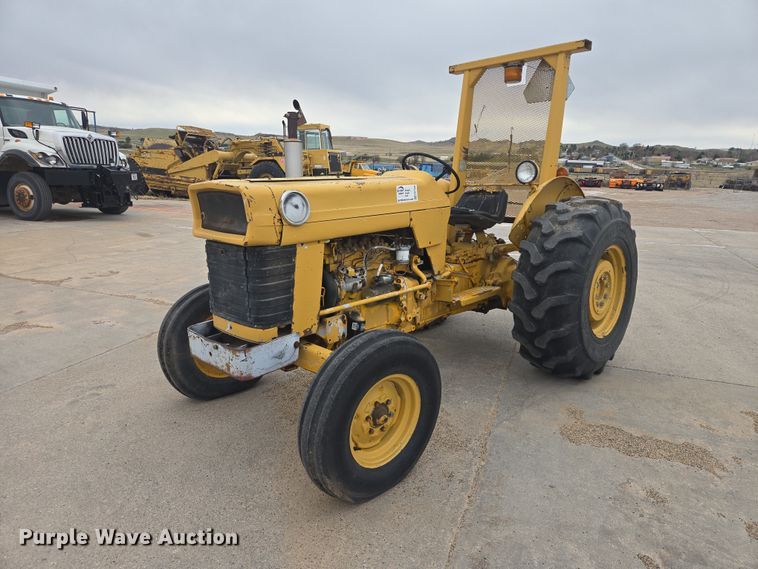 Massey Ferguson tractor - FM7508