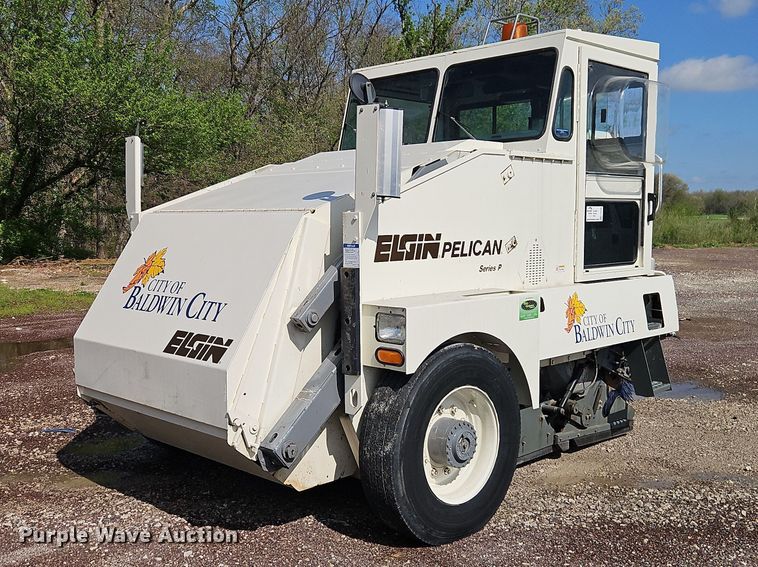 1999 Elgin Pelican street sweeper - FN5598