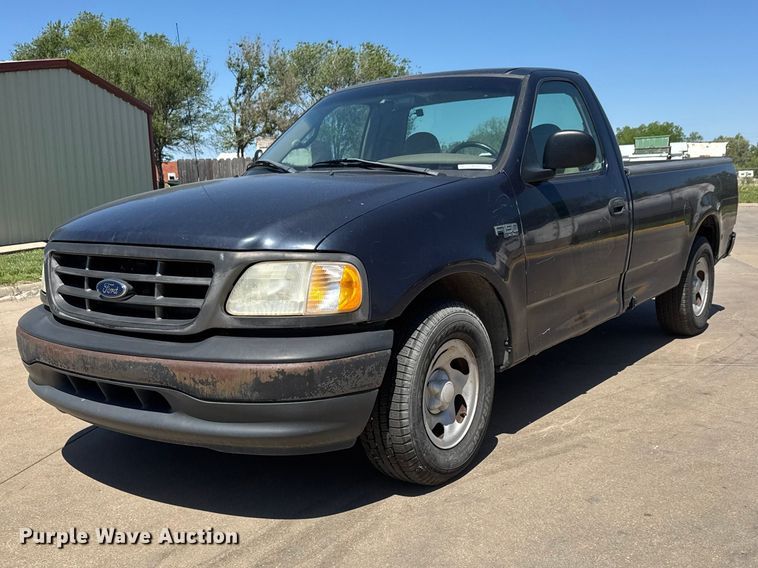 2001 Ford F150 pickup truck - MX9057