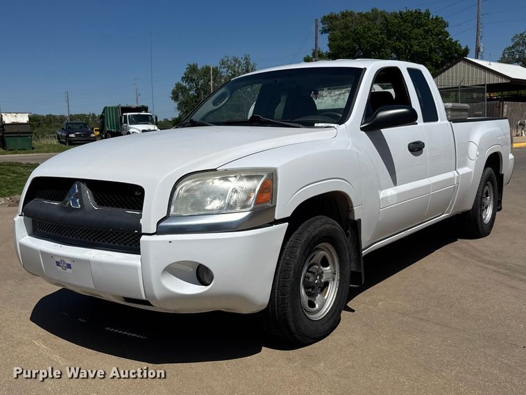 2007 Mitsubishi Raider Ext. Cab pickup truck - MX9059