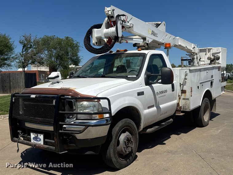 2004 Ford F550 Super Duty bucket truck - MX9089