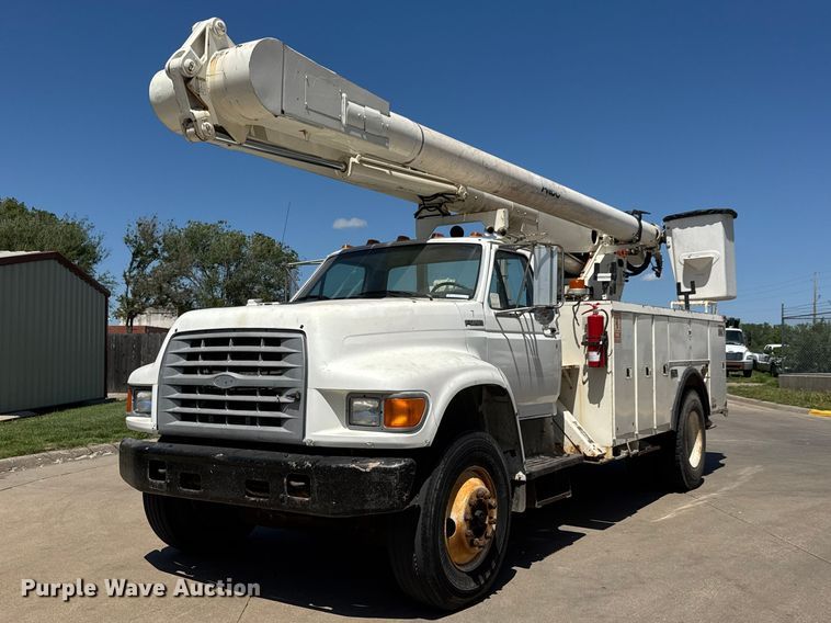 1998 Ford F800 bucket truck - MX9090