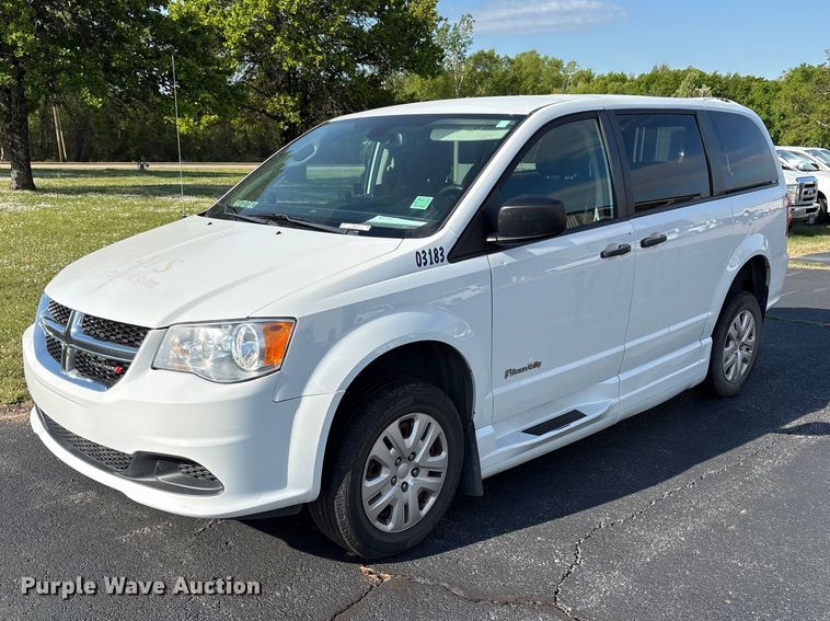 2019 Dodge Grand Caravan handicap accessible van - NK9073