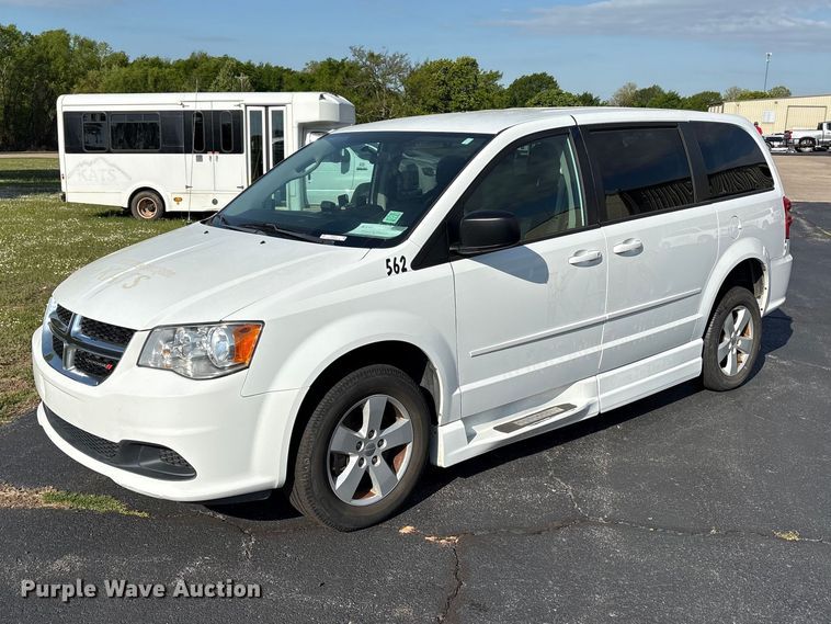 2017 Dodge Grand Caravan handicap accessible van - NK9074