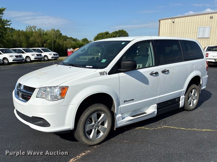 2019 Dodge Grand Caravan handicap accessible van - NK9075