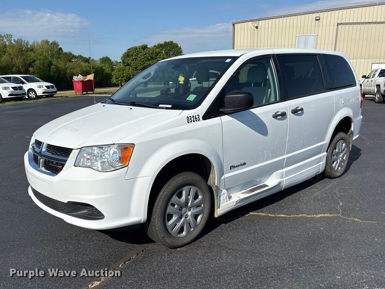 2019 Dodge Grand Caravan handicap accessible van - NK9076