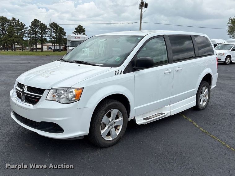 2018 Dodge Grand Caravan handicap accessible van - NK9077