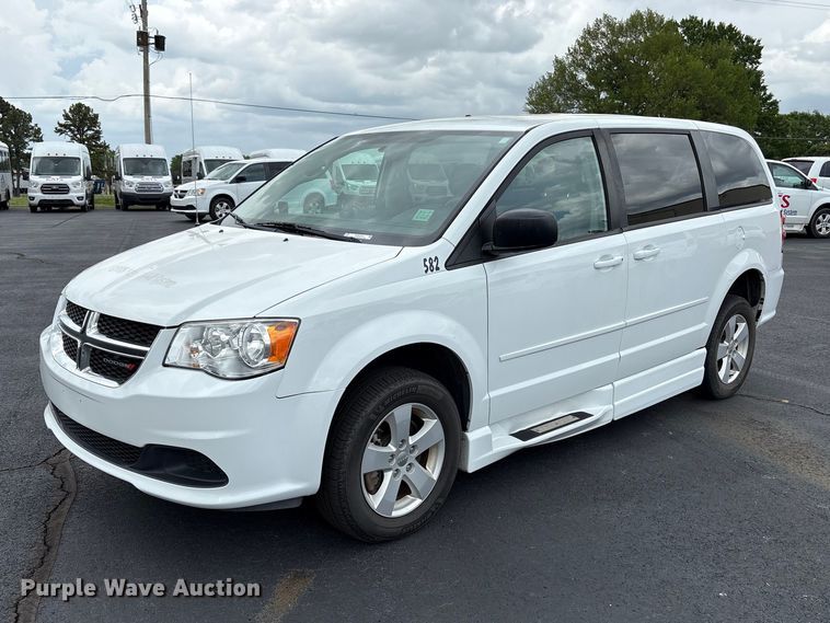 2017 Dodge Grand Caravan handicap accessible van - NK9078