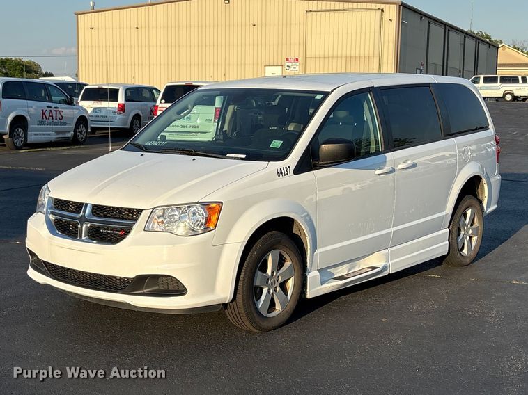 2018 Dodge Grand Caravan handicap accessible van - NK9082