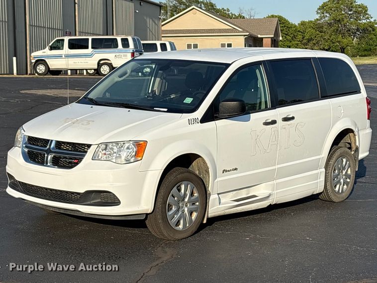 2019 Dodge Grand Caravan handicap accessible van - NK9085