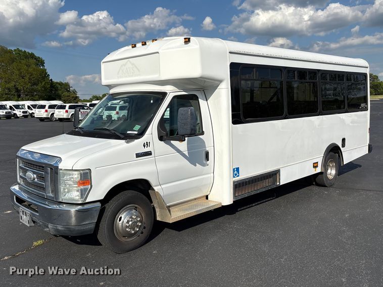 2015 Ford E450 shuttle bus - NK9088