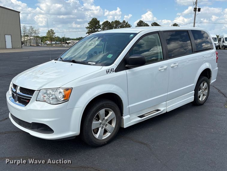 2018 Dodge Grand Caravan handicap accessible van - NK9093