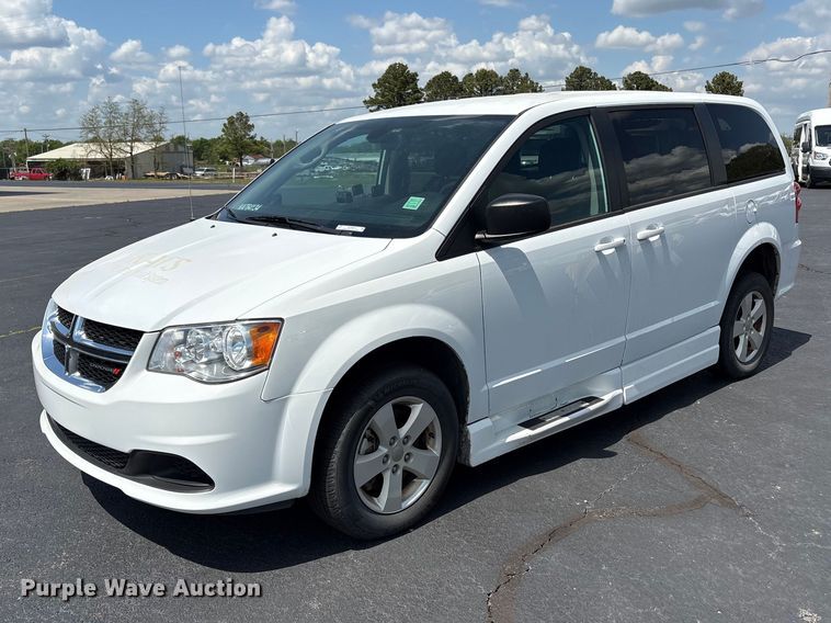 2018 Dodge Grand Caravan handicap accessible van - NK9094