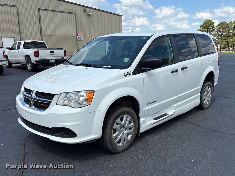 2019 Dodge Grand Caravan handicap accessible van - NK9097
