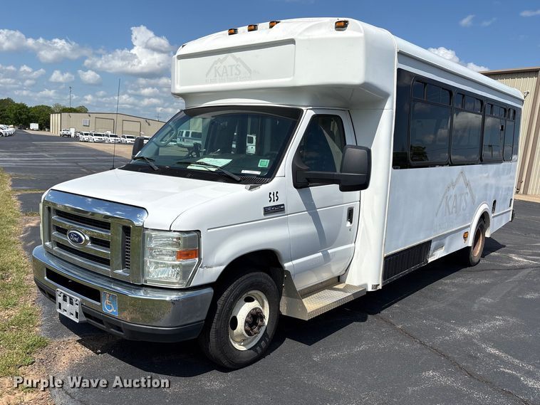 2016 Ford E450 shuttle bus - NK9099