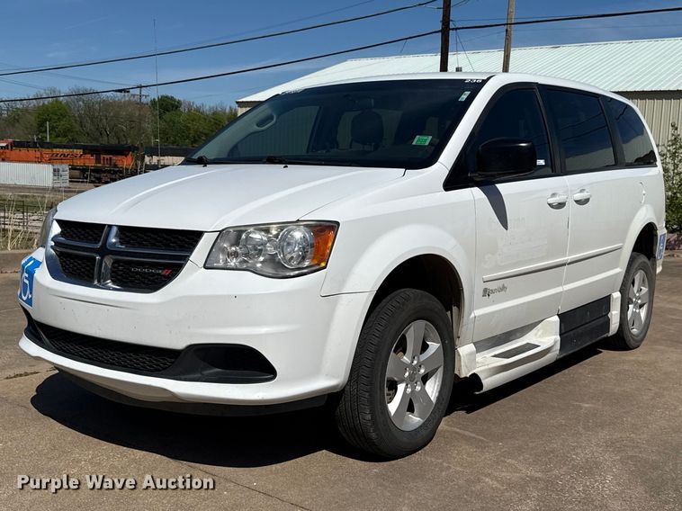 2017 Dodge Grand Caravan handicap accessible van - NK9161