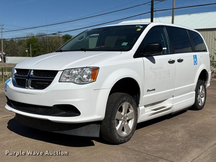 2019 Dodge Grand Caravan handicap accessible van - NK9163