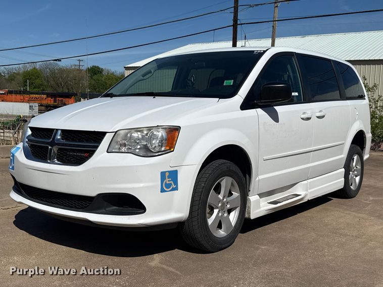 2017 Dodge Grand Caravan handicap accessible van - NK9165