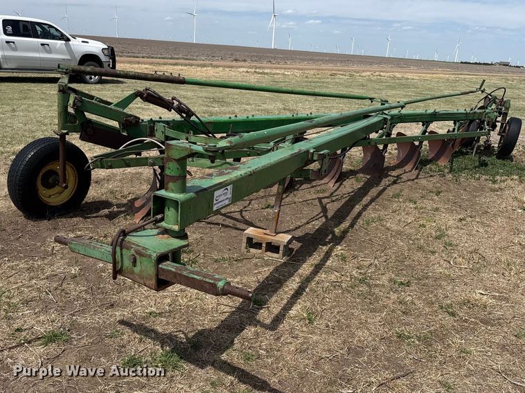 John Deere plow - DH1955
