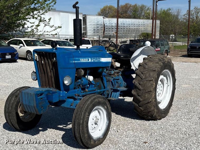 Ford 4600 tractor - EO4178