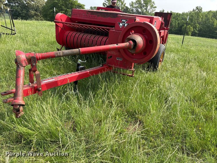 Massey Ferguson 12 small square baler - EU5517
