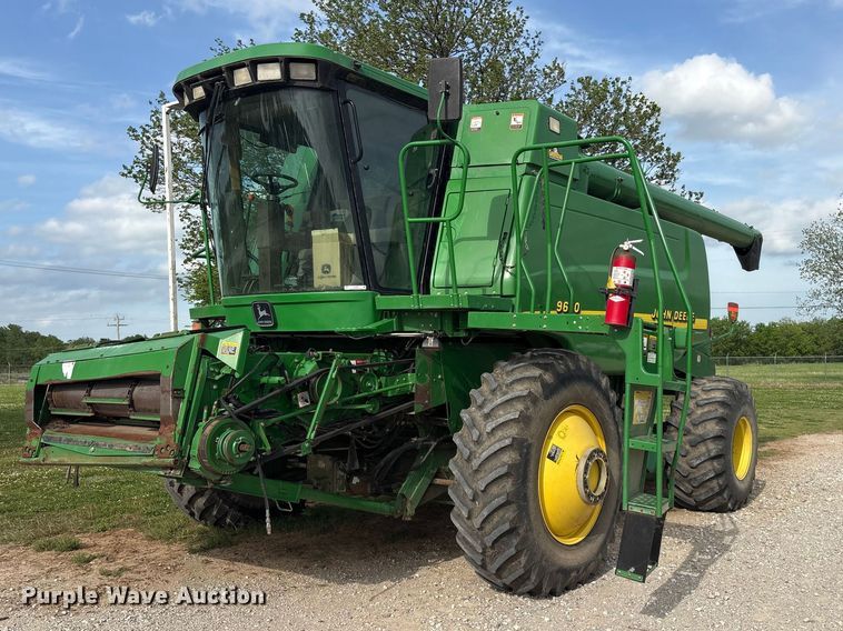 2001 John Deere 9650 combine - EV2915