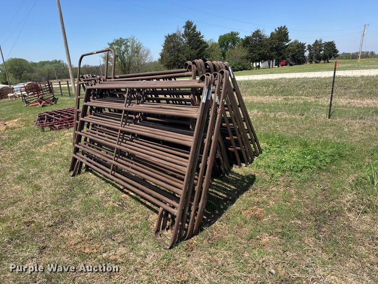 (19) livestock panels - FB7197