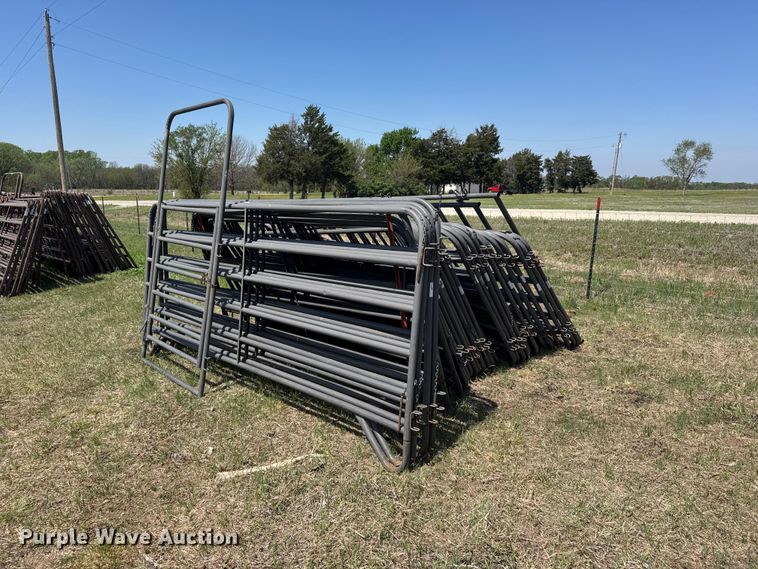(29) livestock panels - FB7198