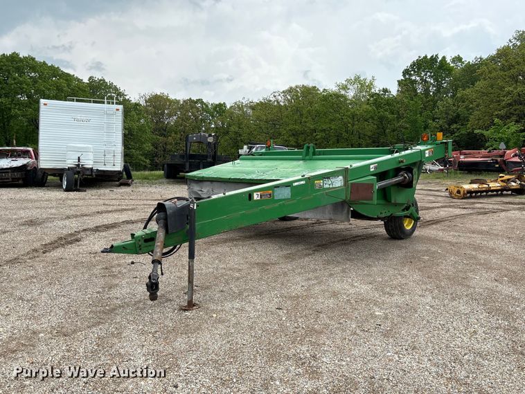 1996 John Deere 930 swather / windrower - FC5623