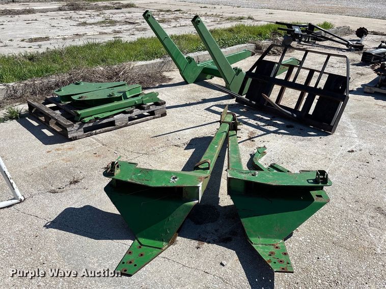 John Deere 640 loader parts - FG0236