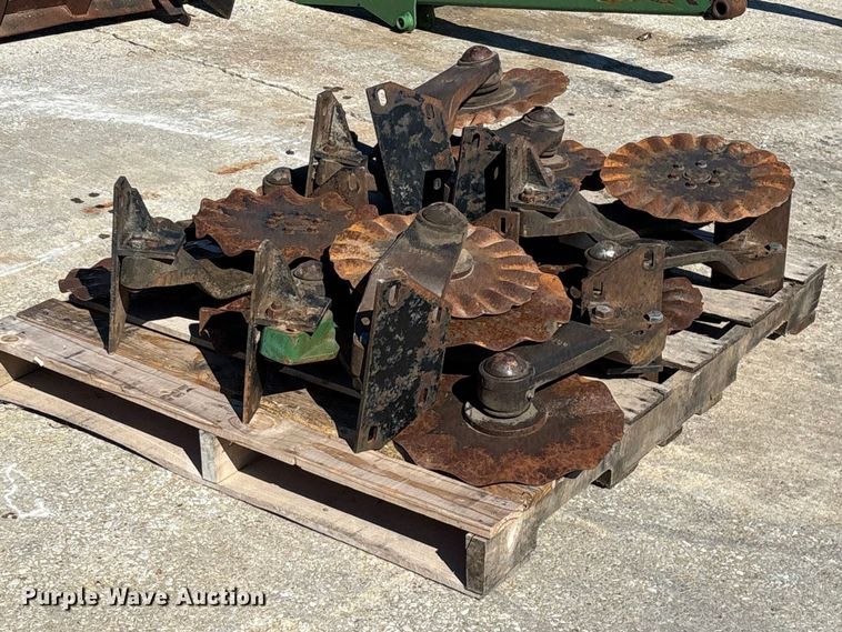 (13) no-till coulters - FG0237