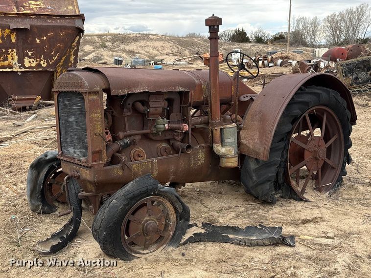 McCormick-Deering tractor - FG2889