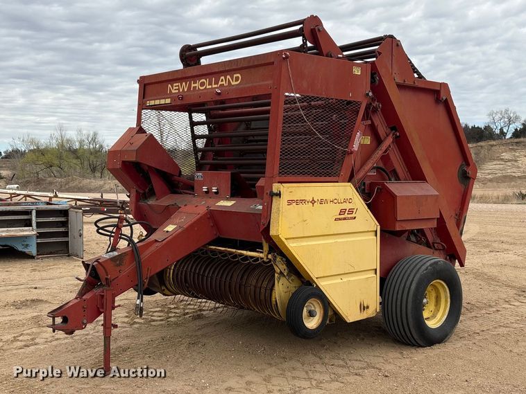 New Holland 851 round baler - FG2893