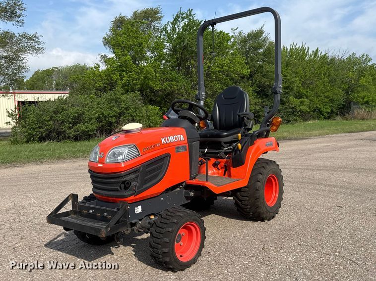 Kubota BX2370 MFWD tractor - MX9042