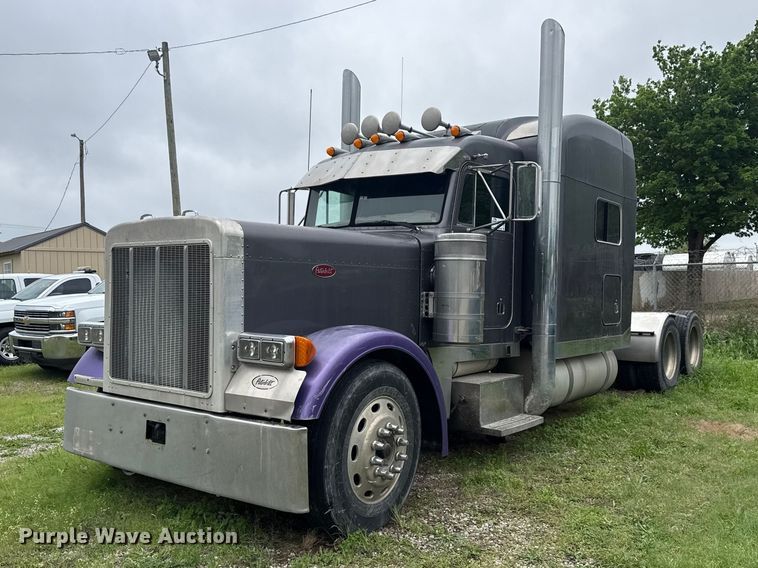 2003 Peterbilt 379 semi truck - DO8505
