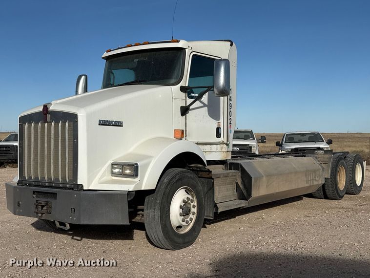 2016 Kenworth T800 truck cab and chassis - DZ5414
