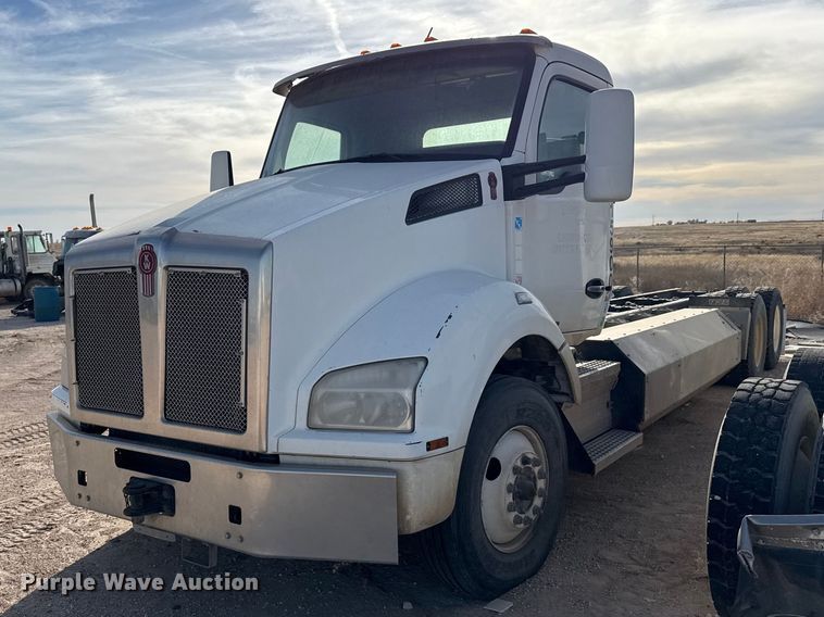 2016 Kenworth T880 truck cab and chassis - DZ5415