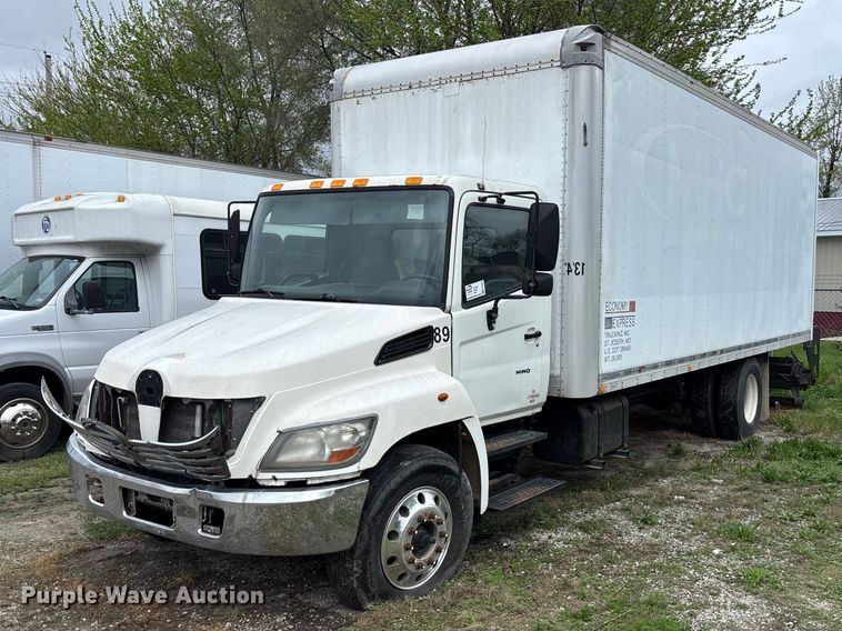 2006 Hino 268 box truck - EA4805