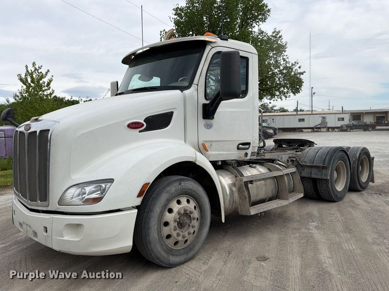 2018 Peterbilt 579 semi truck - EL0113