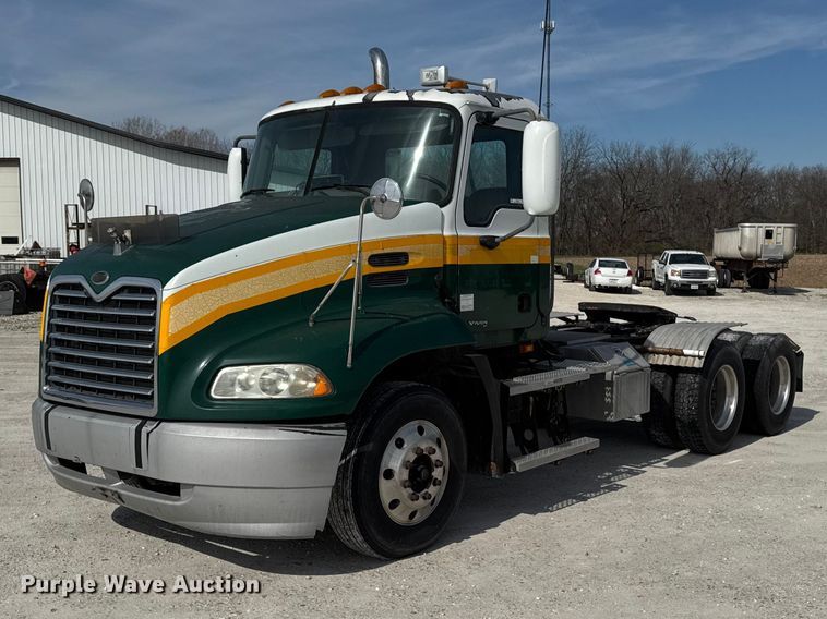 2005 Mack CX613 semi truck - EQ5022