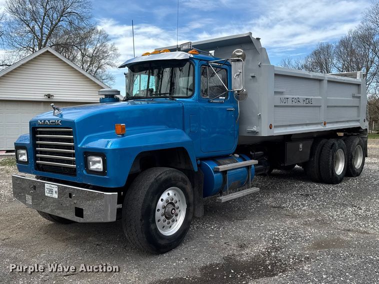 1991 Mack RD dump truck - EQ5026