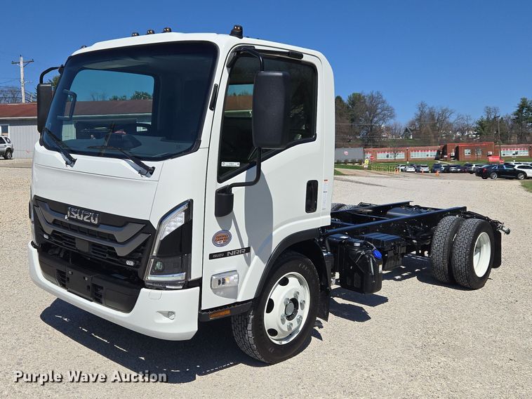 2025 Isuzu NRR truck cab and chassis - ET5016