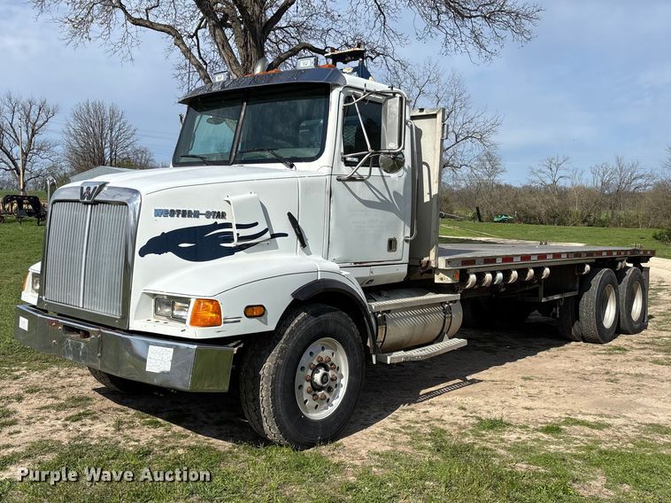 2002 Western Star 4900 flatbed truck - FB3388