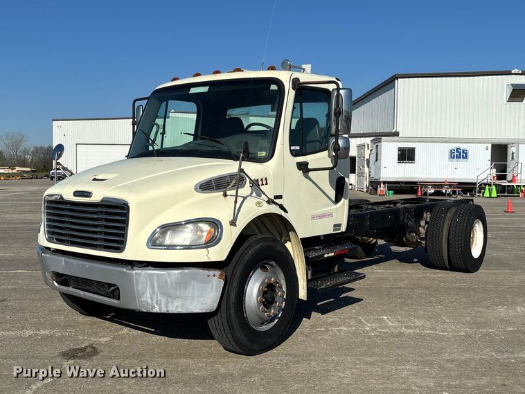 2008 Freightliner M2106 truck cab and chassis - FB3396