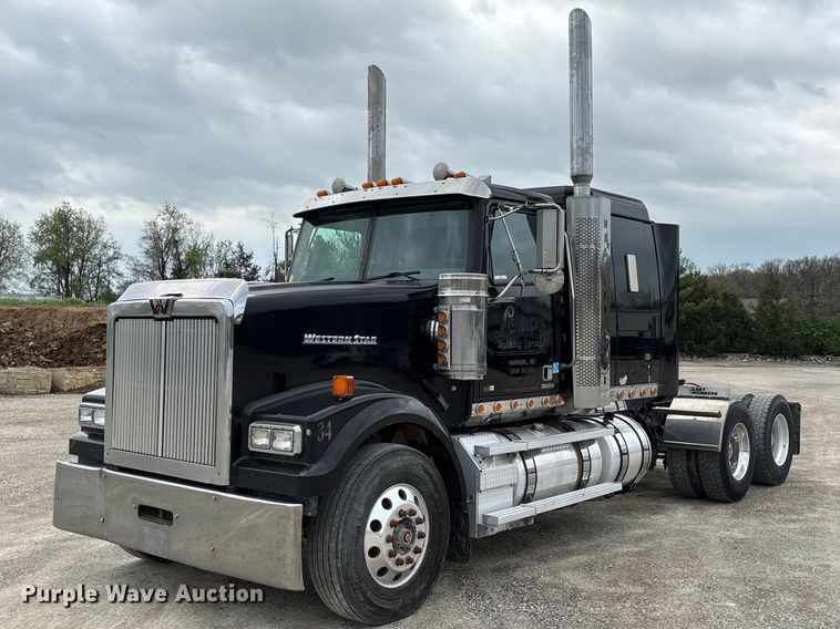 2013 Western Star 4900 semi truck - FB3439
