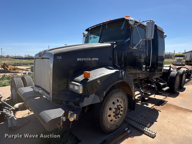 2007 Western Star 4900 semi truck - FC2051